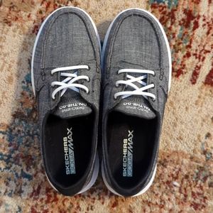 One pair of Sketchers On The Go, size 6 in women's. Only worn twice